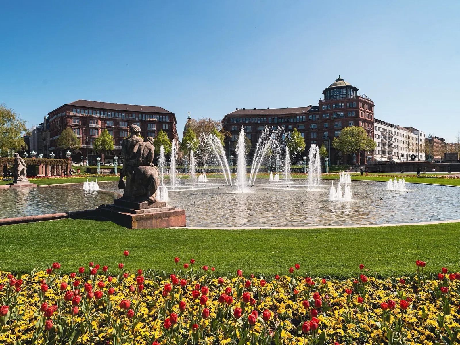 Oststadt Mannheim - Friedrichsplatz mit Springbrunnen