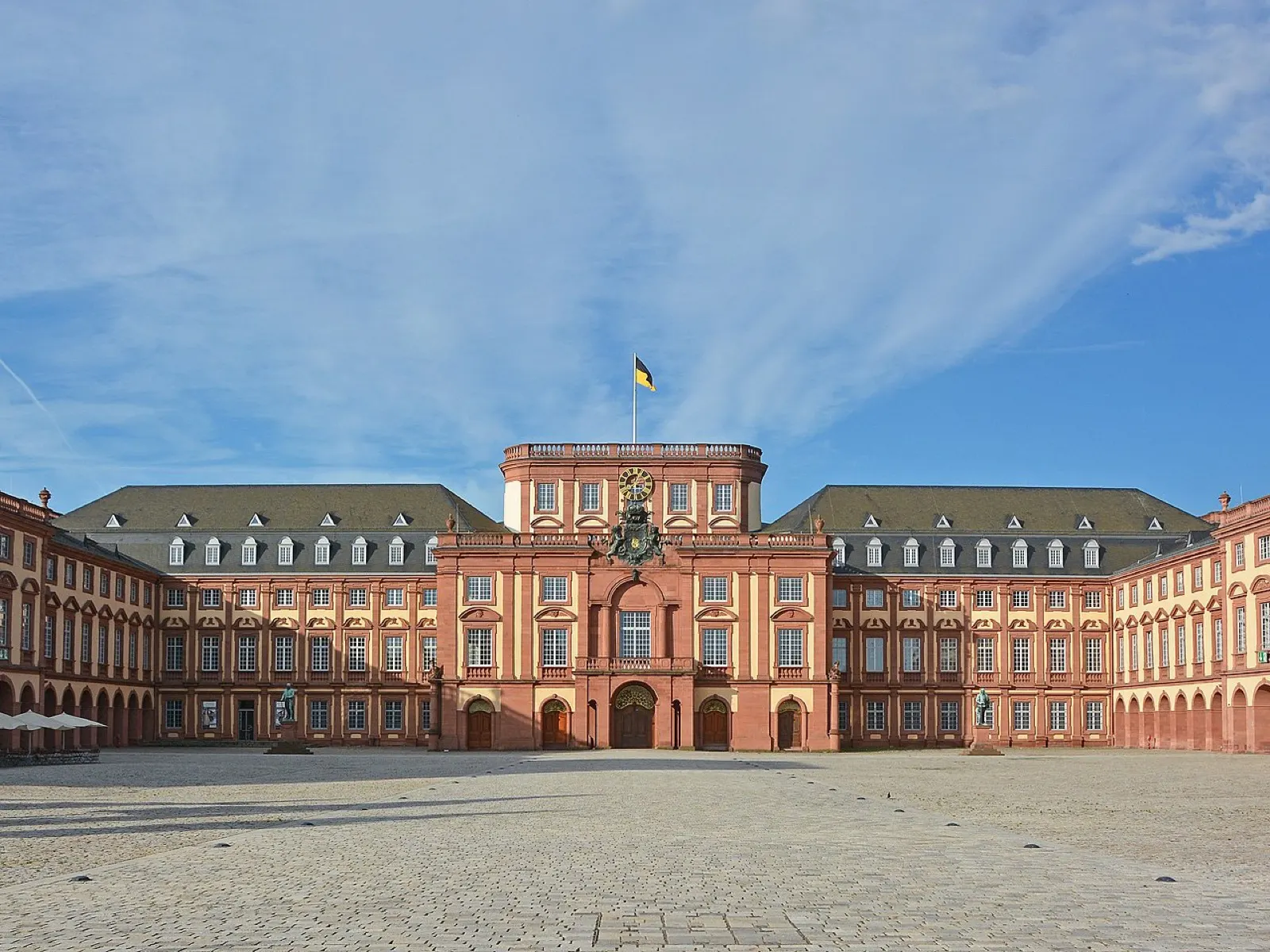 Schloss Mannheim - Ehrenhof und Mittelbau